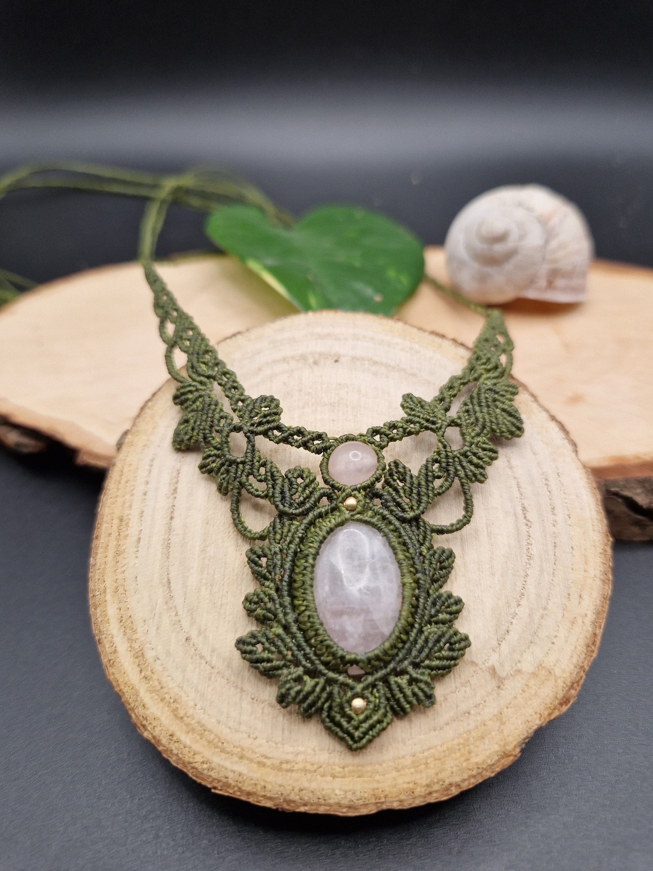 Fairytale macrame necklace with rose quartz, healing stone for the heart, sensitivity and romance