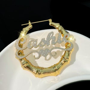 Pendientes con nombre brillante, pendientes de bambú con nombre, aros de bambú personalizados, pendientes de bambú brillante, aros de bambú, regalo personalizado para mujeres, niños y bebés