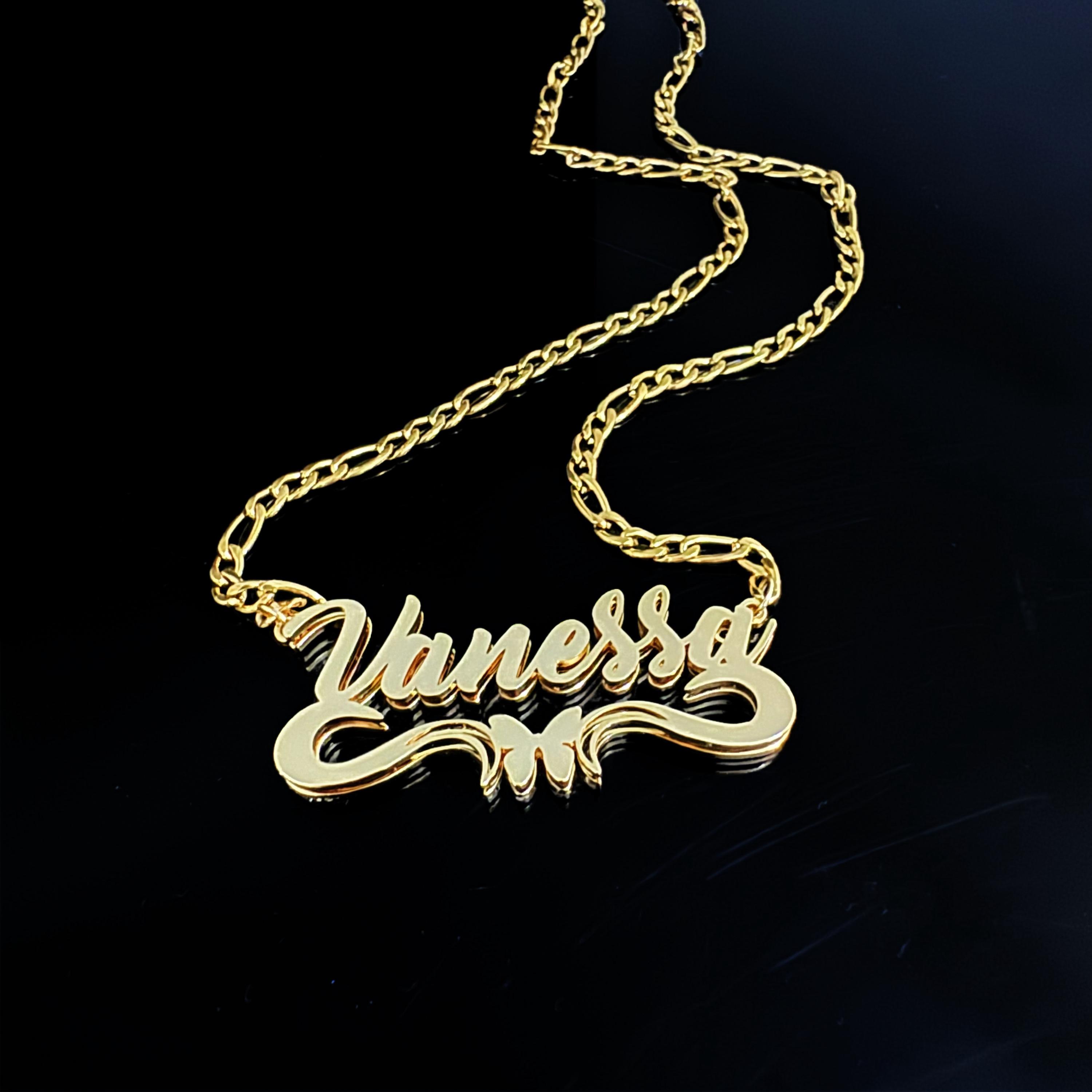 アクセサリーその他 Logo Nameplate Necklace Diamond Accent Name Plate with Heart Ribbon Curb Chain