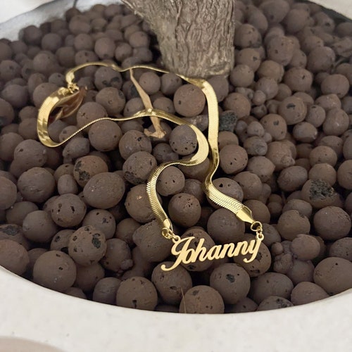 Collier chaîne à chevrons avec nom personnalisé, bijoux personnalisés