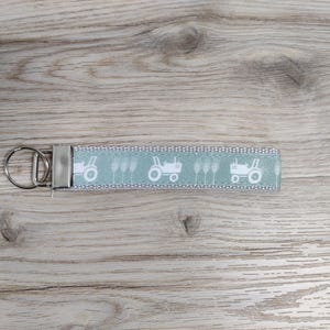 Key ring with tractor motif