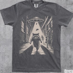 Racoon Running from Aliens T-Shirt, Funny Alien Shirt, Retro Racoon Shirt, Racoon Lover, Trash Panda, Vintage Graphic Tee, 2000s Y2K Fashion Pepper Vintage Gray