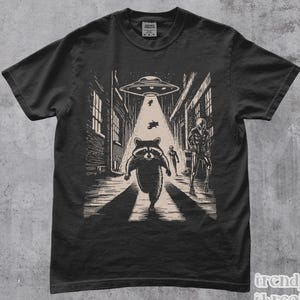 Racoon Running from Aliens T-Shirt, Funny Alien Shirt, Retro Racoon Shirt, Racoon Lover, Trash Panda, Vintage Graphic Tee, 2000s Y2K Fashion