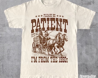 Bitte haben Sie Geduld mit mir, ich bin aus den 1900er Jahren, lustiges Retro Shirt, lustiges Grafikshirt, 1900er Grafik-T-Shirt, Western Meme T-Shirt, Mom Shirt