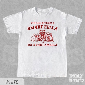 ¿Eres un tipo inteligente o un oliente a pedos? • Camiseta retro de dibujos animados • Camiseta rara • Camiseta meme • Camiseta Trash Panda • Unisex