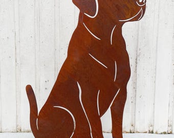 Statuetta da giardino raffigurante un cane Labrador, 68 x 45 cm, su base, resistente alle intemperie, metallo arrugginito, decorazione da giardino arrugginita.
