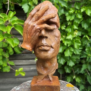 Sculpture See No Evil 29 cm See No Evil Face Cast Iron Decoration Vintage Cast Iron with Rust Patina Head Garden Figure Patina Weatherproof