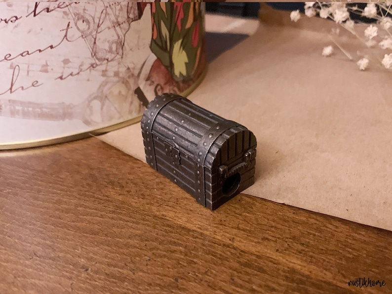 Taille-crayon miniature en bronze, poids, balance, coffre / Objet de collection vintage / objets miniatures / Cofre