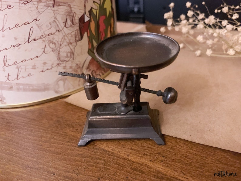 Taille-crayon miniature en bronze, poids, balance, coffre / Objet de collection vintage / objets miniatures / Balanza