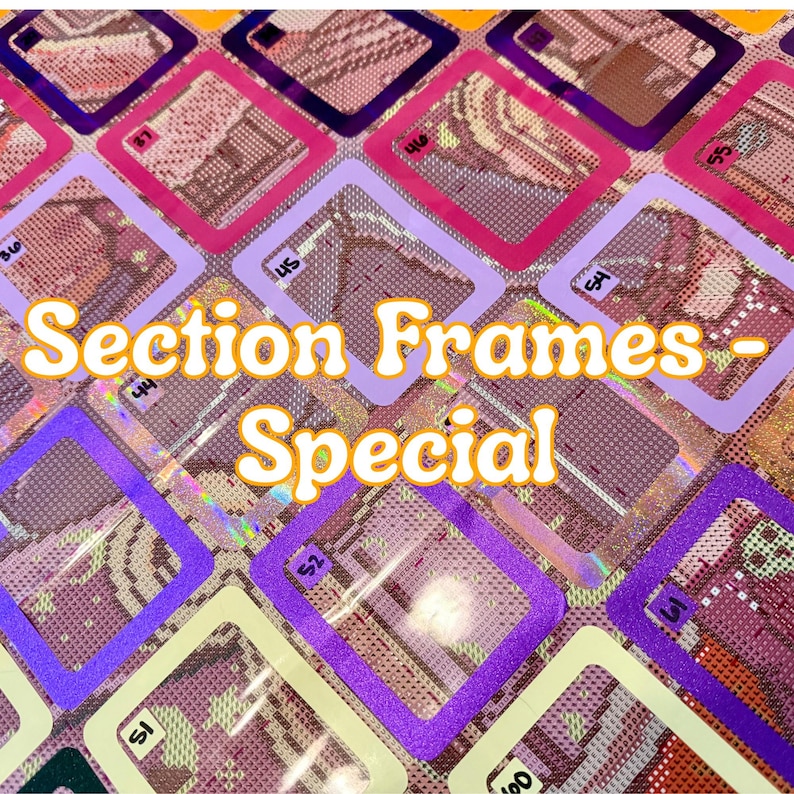 K&ouml;nnte beinhalten: Eine Ansammlung von schimmernden, quadratischen Rahmen mit abgerundeten Ecken, jeweils mit einer eindeutigen Nummer. Die Rahmen sind in Rosa-, Lila- und Goldt&ouml;nen gehalten, mit dem Text "Section Frames - Special" in der Mitte.