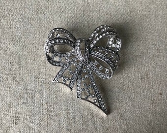 Vintage Joan Rivers Bow Broche