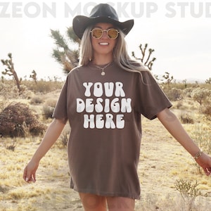 Cores confortáveis C1717 Espresso Mockup Camiseta grande Espresso Mockup Cowgirl moderna Mockup estético ocidental PalavrasModelo de volta Mockup