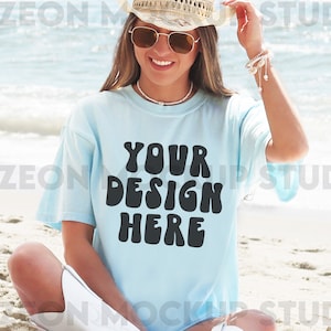 Comfort Colors C1717 Chambray Mockup Übergroßes Chambray Blau Tshirt Mockup Trendy Mock Cowgirl Western Mockup Küstenstrand Modell Mockup