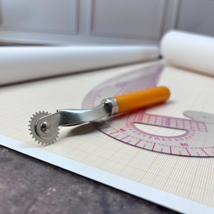 Tracing Wheel Sewing Tool, Needle Point Tracing Wheel, Set of Graph Paper, Stitching Wheel Tool, Professional Marking Spacer, Sewing kit