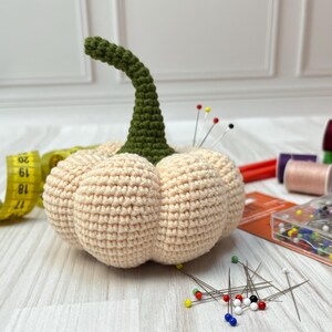 Sewing Cream Pin Cushion Pumpkin with Pin, Needle Storage, Crochet Pincushion Set, Pin Holder, Gift for Mom Sewer, Sewing Supply Accessories