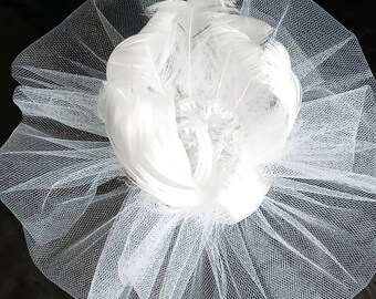 Hair accessories for the bride.