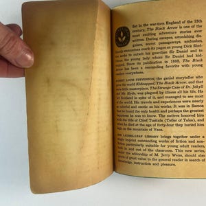 Vintage Medieval Fantasy Paperback The Black Arrow Robert Louis Stevenson 1964 image 7