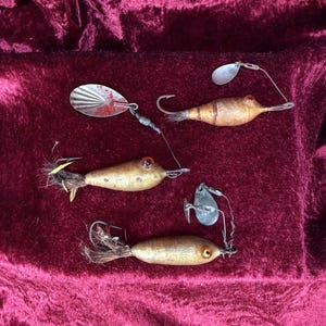 avintage fishing lure fat fish pink with glitter Old Fishing Lures Lots