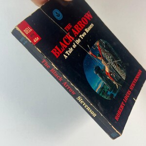 Vintage Medieval Fantasy Paperback The Black Arrow Robert Louis Stevenson 1964 image 4