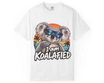Camiseta "I Am Koalafied" con estampado de koala / Gráfico de puesta de sol en la playa / Positividad / Estilo de juego de palabras divertido / Moda divertida / Animal adorable
