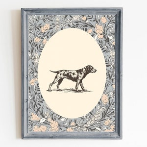 Può includere: Una stampa incorniciata con un'illustrazione in bianco e nero di un cane in una cornice circolare. La cornice è circondata da un motivo floreale in tonalità di blu, rosa e bianco.