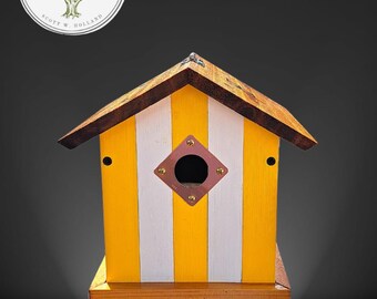 Beachside Retreat Birdhouse: Yellow & White
