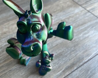 Juguete articulado de canguro y joey de Flexi Factory impreso en 3D