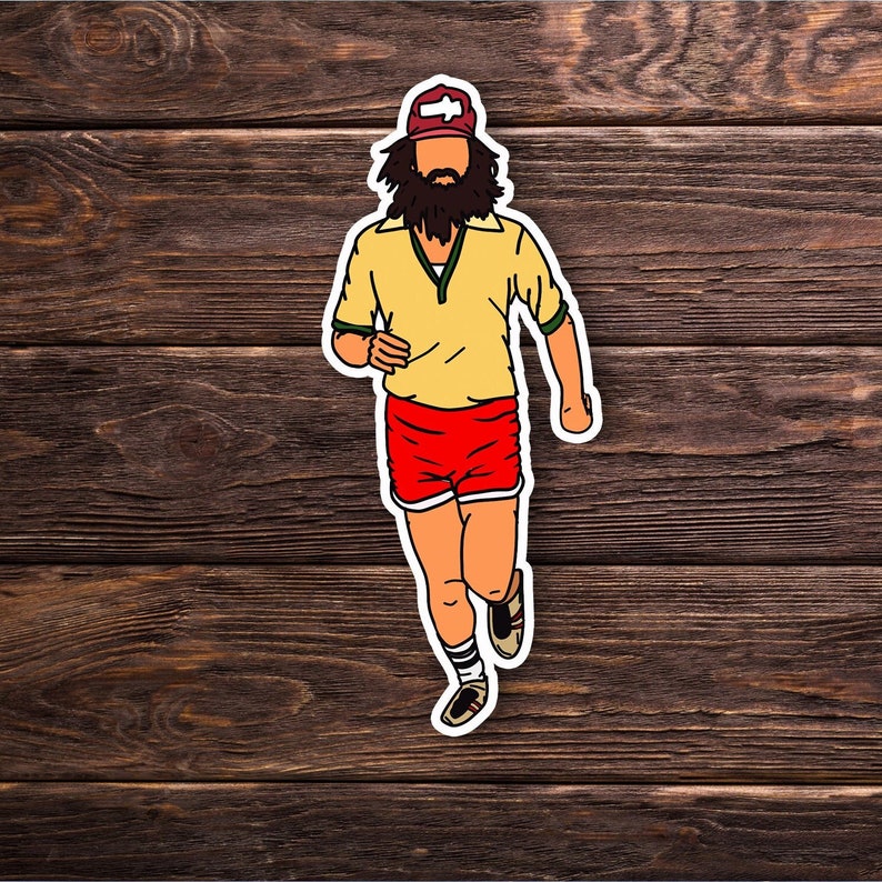 K&ouml;nnte beinhalten: Eine Cartoon-Illustration einer Person, die eine rote Baseballkappe mit einem wei&szlig;en Pfeil, ein gelbes Hemd, rote Shorts und braune Schuhe tr&auml;gt. Die Person hat einen langen braunen Bart und rennt.