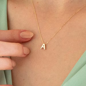 Collar con inicial de oro macizo de 14 k para mujer / Collar clásico con letras delicadas / Joyería con el alfabeto de oro macizo de 14 k / Regalo para ella / Regalo de San Valentín