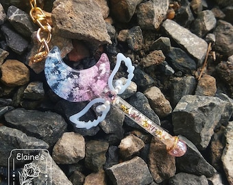 Gepersonaliseerde hars Moon Wand-sleutelhanger, hemelse hemel, op anime geïnspireerd cadeau