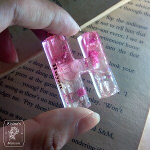 Personalisierte handgemachte Harz Getrocknete Blumen oder Himmel Thema Buchstaben Schlüsselanhänger für Paare, für Sie/Ihn/Freunde/Brautparty/Mama/Frauen/Mädchen