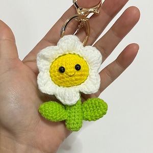 Handmade Cute Amigurumi smiley face flower keychain/bag charm