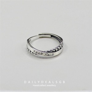 Anillo de cruz con letras inglesas en plata de ley S925