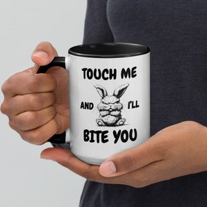 Berühre mich und ich beiße dich, Hasenbecher, Becher, schrulliger Hasenbecher, wunderlicher Hasenbecher, Hasenwitz Geschenk, humorvoller Hasenbecher, Hasenkaffeetasse