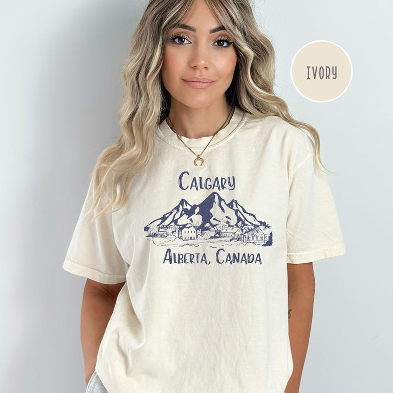 Calgary Alberta Canada Comfort Colors® T-Shirt, Calgary Urlaub Geschenk Tee, Kanada Reise Shirt, Calgary Ski Reise Geschenk, Calgary TShirt Geschenk Ivory