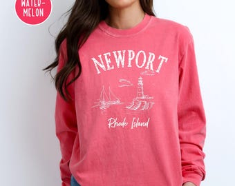 ニューポート ロードアイランド グランジスタイル コンフォートカラーズ® ロングスリーブTシャツ、ニューポート バケーションTシャツ、ロードアイランド トラベルギフトTシャツ、ニューポートシャツ