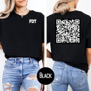 Subtil FDT på framsidan, QR-kod på baksidan Unisex mjuk t-shirt, Fuck Trump Fuck Maga-meddelande i QR-kod, Anti-Trump-akronym i kod T-shirt