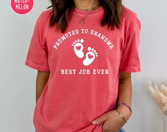 Befördert zu Oma Grunge Style Comfort Colors® T-Shirt Geschenk für neue Großmutter, neue Oma Baby Füße T Shirt, neue Oma Geschenk Shirt