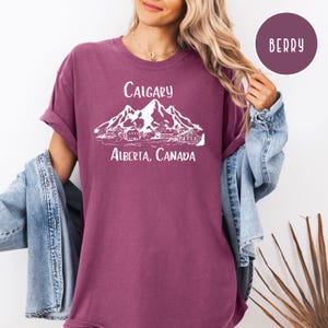 Calgary Alberta Canada Comfort Colors® T-Shirt, Calgary Urlaub Geschenk Tee, Kanada Reise Shirt, Calgary Ski Reise Geschenk, Calgary TShirt Geschenk Berry