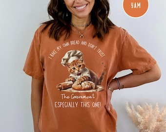 Camiseta divertida con colores cómodos y anti-gobierno de Trump®, "Yo horneo mi propio pan", "No confíes en este gobierno", "Camiseta divertida con gato", "Camiseta activista"