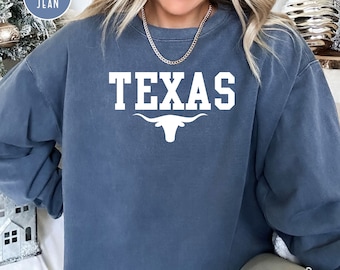 Texas Longhorn Cattle Comfort Colors® Sweatshirt, Texas Vacation Sweater Gift, Texas Travel Shirt, Texas Cattle Shirt, Texas Hiking Shirt