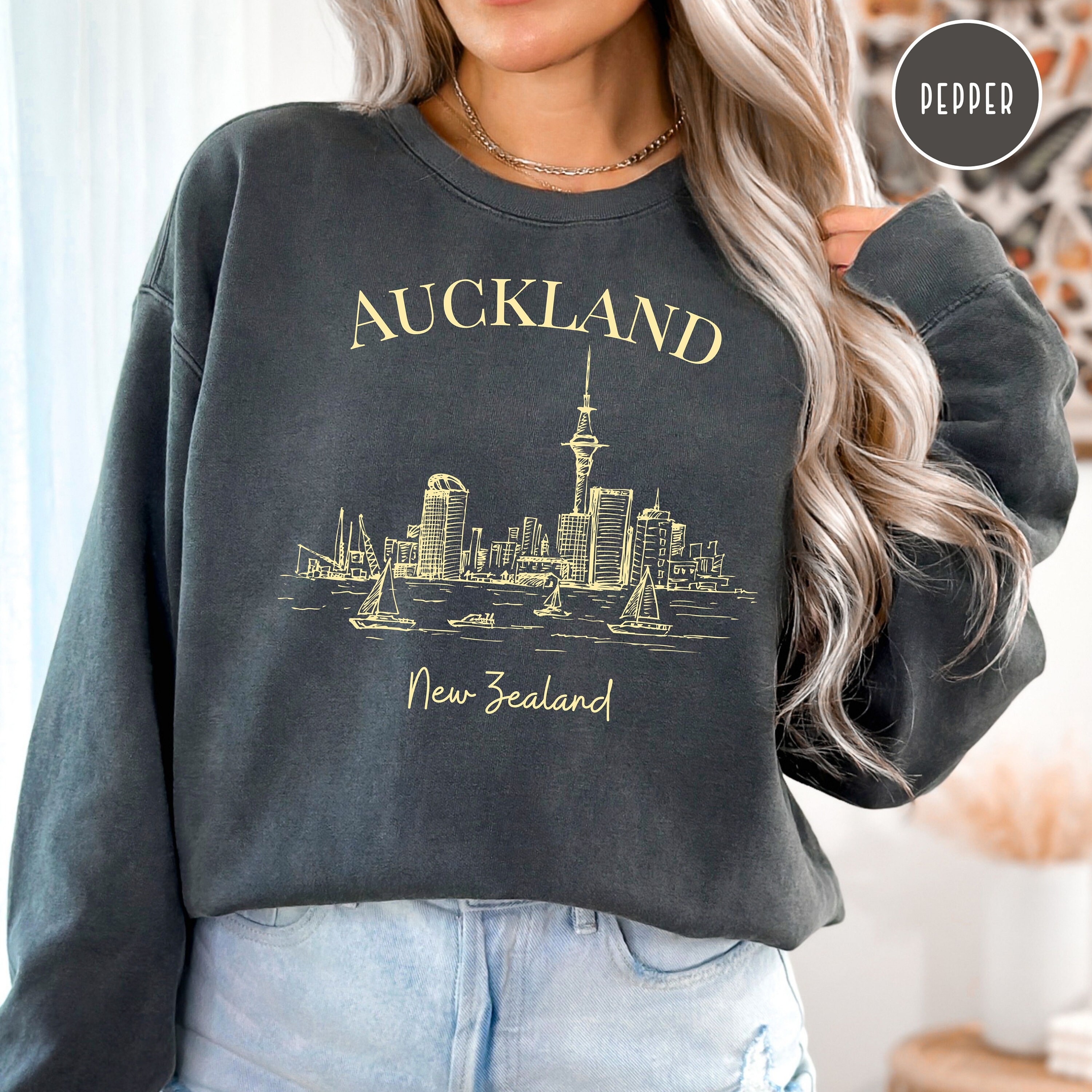 Auckland New Zealand Grunge Style Comfort Colors® Sweatshirt, New ...