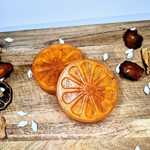 Handgemachte Seife | Ätherisches Süßorangenöl | sanftes Peeling | Getrocknete Orangenschale | empfindliche Haut freundlich | Seife Geschenk | Muttertag