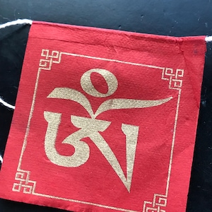 Bandiere di preghiera di carta, Om Mani Padme Hung