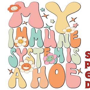 Könnte beinhalten: Ein farbenfrohes Grafikdesign mit dem Text "My Immune System is a Hoe" in einer Retro-Schriftart aus den 70er Jahren. Das Design zeigt Blumen und Sterne.