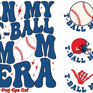 Peut inclure: Conception graphique bleue et rouge avec le texte "In My T-Ball Mom Era". Le design comprend un ballon de baseball, un éclair et des étoiles. Il y a trois autres designs avec le texte "T-Ball Mom" et des images différentes : un ballon de baseball, un casque de football américain et une main squelettique.