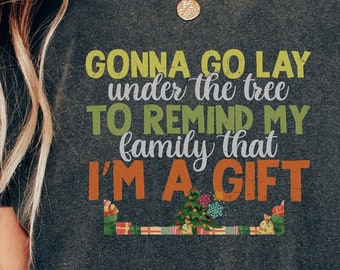 I am the gift Christmas Shirt family Best Friend Mom Sister Holiday tee Aunt Nana Gift Co-Worker