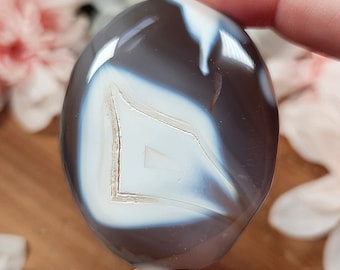 GORGEOUS Black & White Orca Agate Pocket Stone Palmstone Crystal D