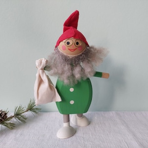 Großer Weihnachtsmann aus Holz, Elfe, Tomte. Borås, Schweden.
