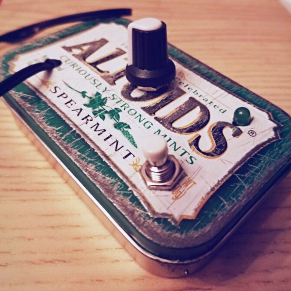 Analoge synthesizer in een Altoids Tin